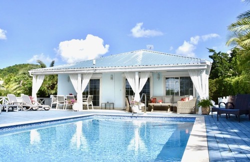 Jolly Harbour Villa | Villa elegante con piscina privada, a poca distancia de Jolly Beach y Mari
