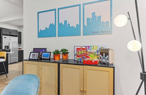 Detroit Casa | Modern & Stylish 4BR Home - Near Detroit Downtown - Sleeps 10 - Pet-Friendly