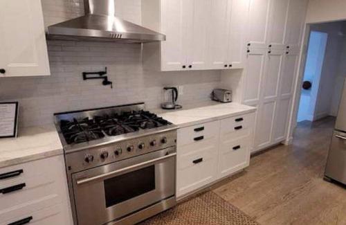 Valley Glen Casa | Modern Stylish Home near Universal Hollywood