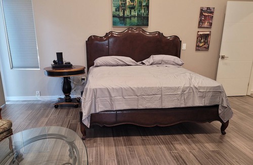 Woodland Hills Casa | Modern, Stylish, New Home, in Prime/central Location ~ in the Valley