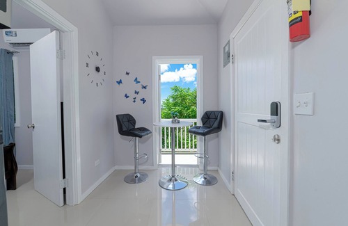 Buckleys Village Apartamento | Modern, stylish, peaceful apartment with a great view!