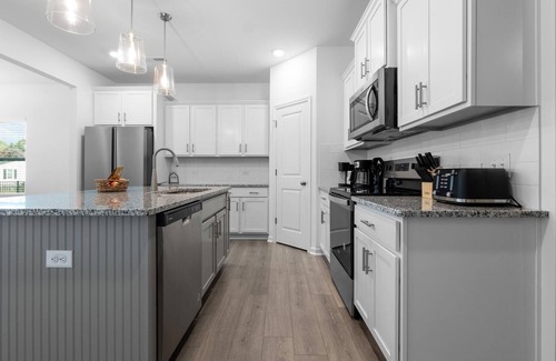 Greensboro Casa | Modern Stylish Townhome!2024