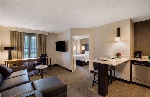 Mount Tabor Apartamento | Modern Suite Close to Stickley Museum! Free Breakfast, Pet-friendly, Indoor Pool