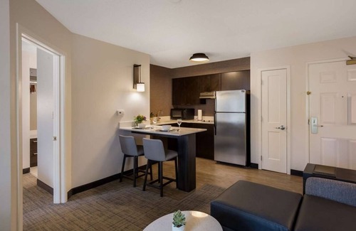 Mount Tabor Apartamento | Modern Suite Close to Stickley Museum! Free Breakfast, Pet-friendly, Indoor Pool