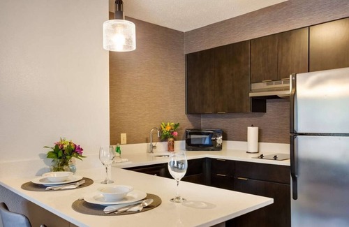 Mount Tabor Apartamento | Modern Suite Close to Stickley Museum! Free Breakfast, Pet-friendly, Indoor Pool