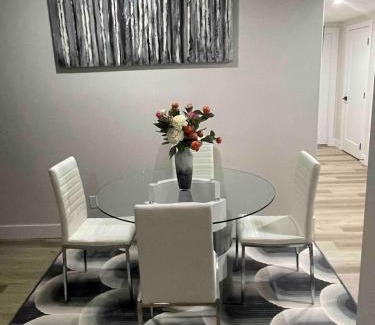 West Edmonton Apartamento | Modern suite in basement Upland