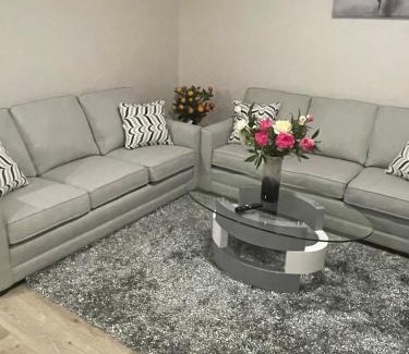 West Edmonton Apartamento | Modern suite in basement Upland