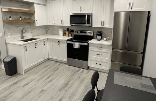Calgary Apartamento | Modern Suite w/ Private Entrance-Close to Airport