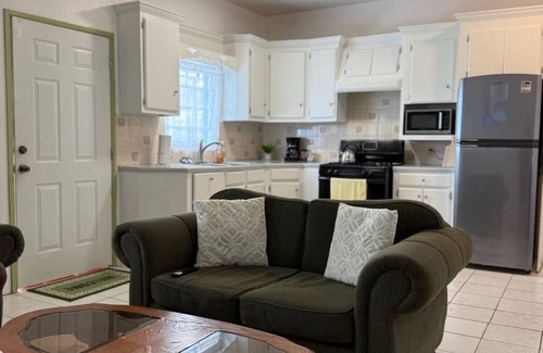 Stonyhill Apartamento | Modern Suite with Balcony & Full Kitchen