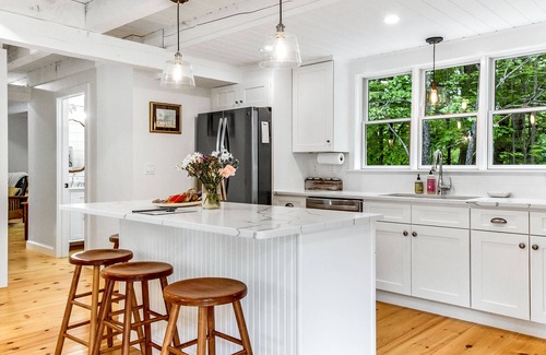 Sunapee Casa | Modern Sunapee Cottage - Hilltop Hideaway