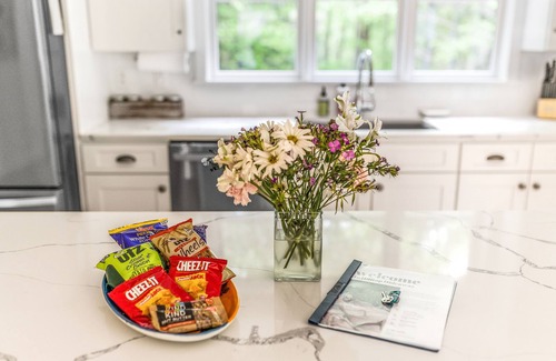 Sunapee Casa | Modern Sunapee Cottage - Hilltop Hideaway