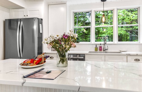 Sunapee Casa | Modern Sunapee Cottage - Hilltop Hideaway