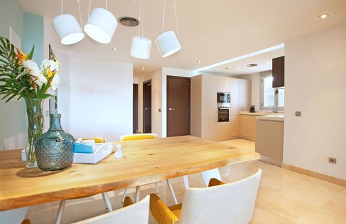 Ojen Apartamento | Moderno apartamento de tres dormitorios en La Mairena
