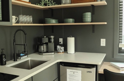 Milroy Cabina | Modern Tiny Home 28 w/Hot Tub!