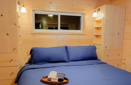 Whippleville Cabina | Modern Tiny Home Cabin Deux w./ Hot Tub next to Titus Mtn Ski & Malone