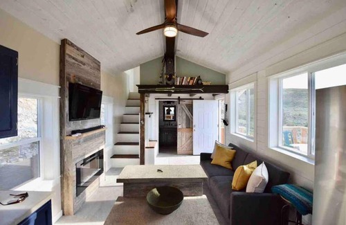 Stevensville Casa | Modern Tiny House With Spectacular Views