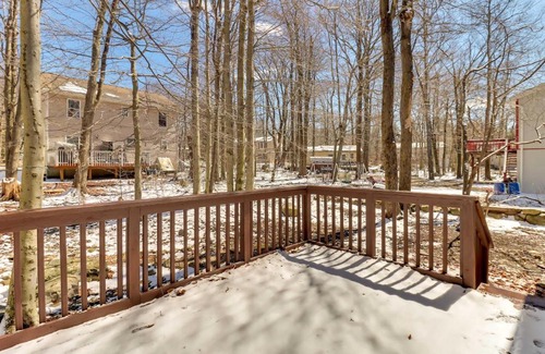 Tobyhanna Casa | Modern Tobyhanna Home Near Lake Carobeth!