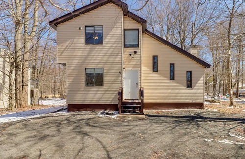 Tobyhanna Casa | Modern Tobyhanna Home Near Lake Carobeth!