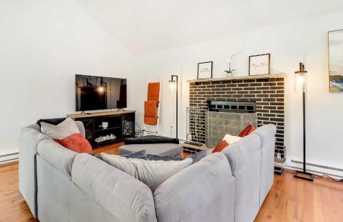 Tobyhanna Casa | Modern Tobyhanna Home Near Lake Carobeth!