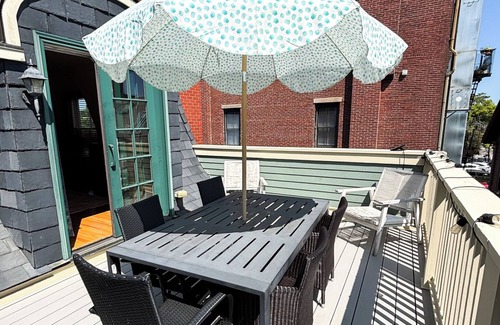 Brookline Casa | casa de ciudad moderna, un gran lugar para Boston vacaciones, 9 plazas
