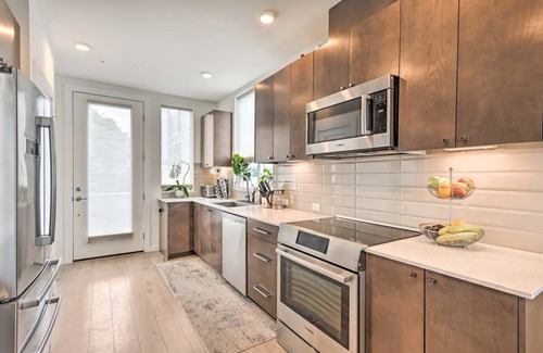 Whittier Heights Casa | Modern Townhome in Ballard with Private Roof Deck