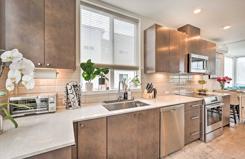 Whittier Heights Casa | Modern Townhome in Ballard with Private Roof Deck