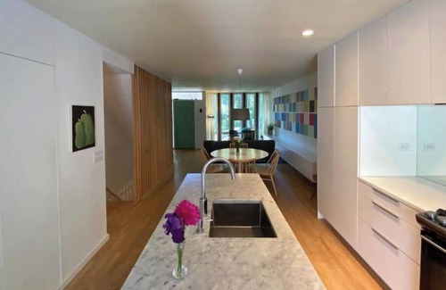 Kenwood Casa | Modern Townhome in the Heart of Hyde Park