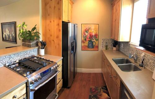 Central City Casa | Modern Townhome Near the Center of the City