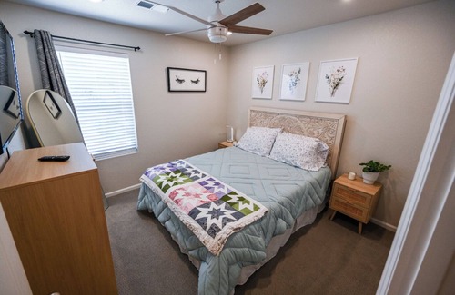 Aurora Casa | Modern Townhome Near Denver International Airport and Gaylord Hotel