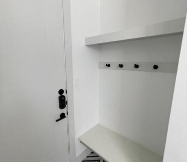 Addison Apartamento | Modern Townhome