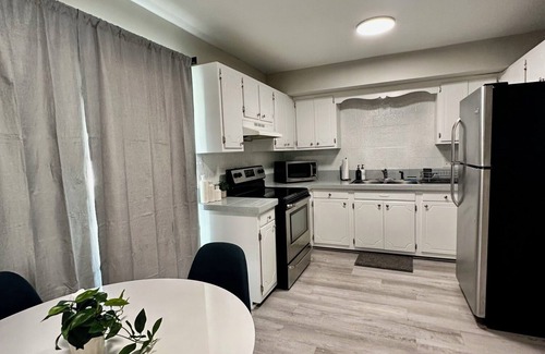 Gastonia Apartamento | Modern Townhome w/ Balcony Walk to FUSE Stadium