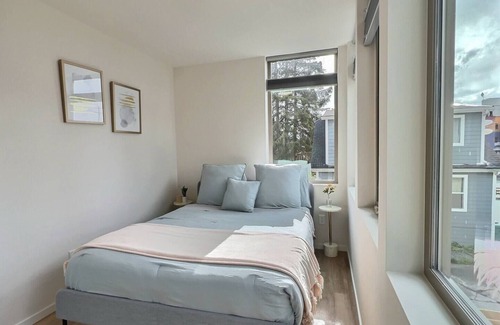 Loyal Heights Casa | Modern Townhome w/ Rooftop & Parking