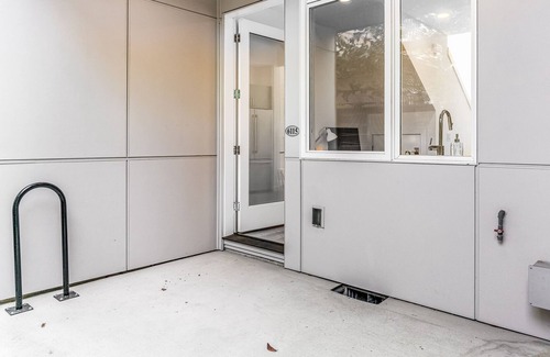 Ballard Casa | Modern townhome with rooftop deck & AC - walkable location