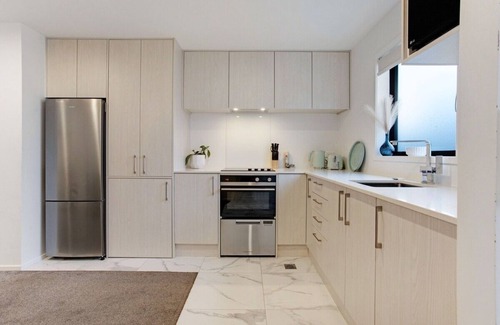Te Atatu Peninsula Casa | Modern Townhouse 2Bedrooms