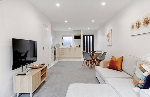 Te Atatu Peninsula Casa | Modern Townhouse 2Bedrooms