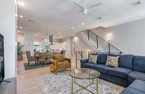 Mid-City Condominio | Modern Townhouse across Lafitte Greenway
