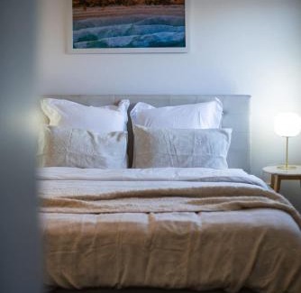 Christies Beach Casa | Modern Townhouse, Close to beach
