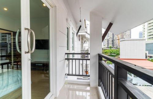 Wattana Villa | Modern Townhouse City Center 4 Floors 13 Guests