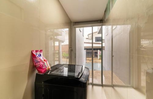 Wattana Villa | Modern Townhouse City Center 4 Floors 13 Guests