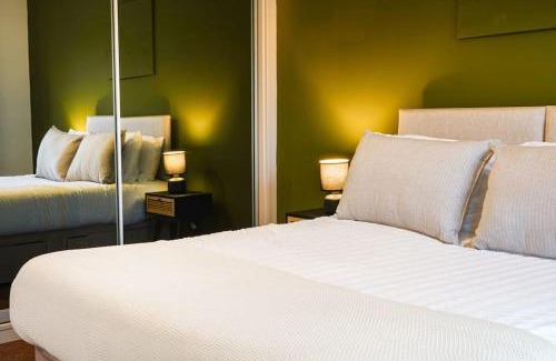 Leeds Casa | Modern townhouse City Location Free parking