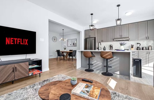 Cardinal Creek Casa | Modern Townhouse for Families | Game Room, 2 Parking Spots, 20 Min to Downtown