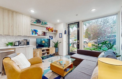Judkins Park Casa | Modern Townhouse in Seattle’s Central District – Stunning Views & Prime Location