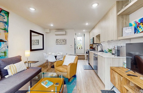 Judkins Park Casa | Modern Townhouse in Seattle’s Central District – Stunning Views & Prime Location