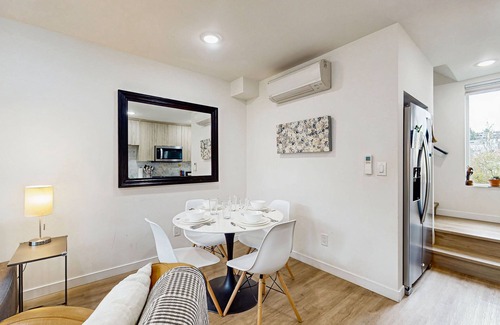 Judkins Park Casa | Modern Townhouse in Seattle’s Central District – Stunning Views & Prime Location