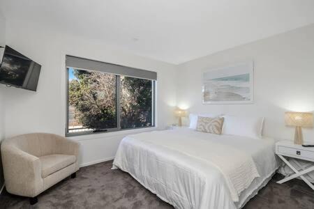 Blackmans Bay Casa | Modern Townhouse in the Bay 500m to beach