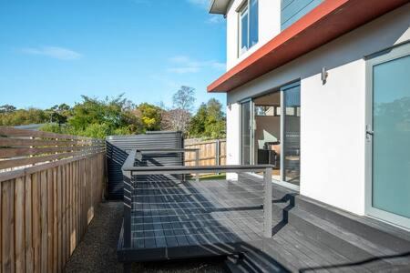 Blackmans Bay Casa | Modern Townhouse in the Bay 500m to beach