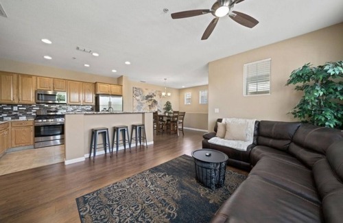 Folsom Casa | Modern Townhouse near a golf course, Folsom Lake, and hiking trails