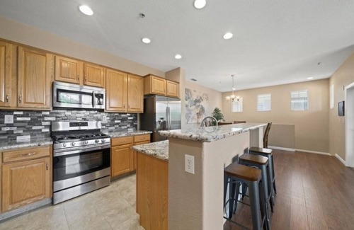 Folsom Casa | Modern Townhouse near a golf course, Folsom Lake, and hiking trails