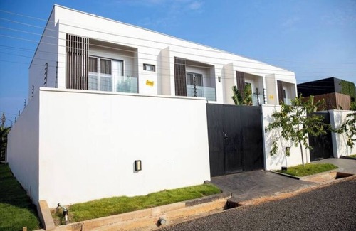Labadi Casa | Modern Townhouse near Beach