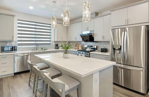 Covina Casa | Modern Townhouse Near Disneyland & OC Beaches
